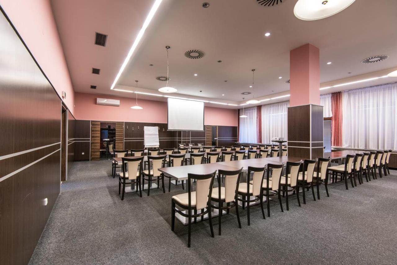 Hotel Grand Uherské Hradiště المظهر الخارجي الصورة